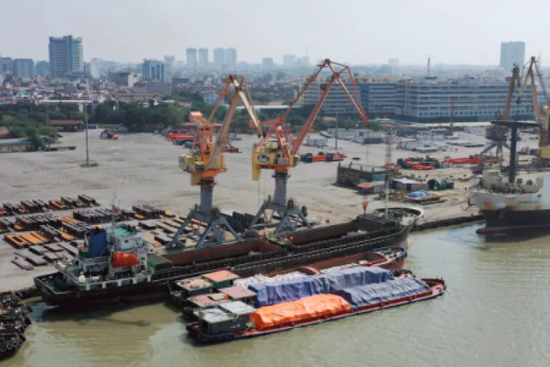 Loading shipment for 5000mt Quicklime to Bulk Vessel at Hai Phong Port